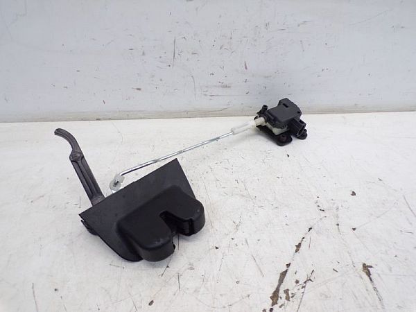 Tailgate boot lock motor