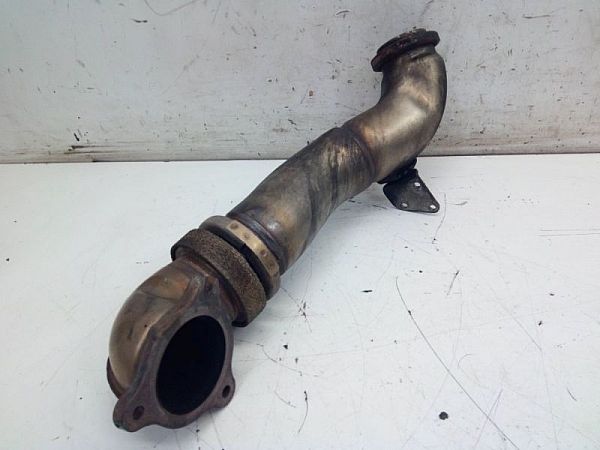 Muffler pipe connector clamp