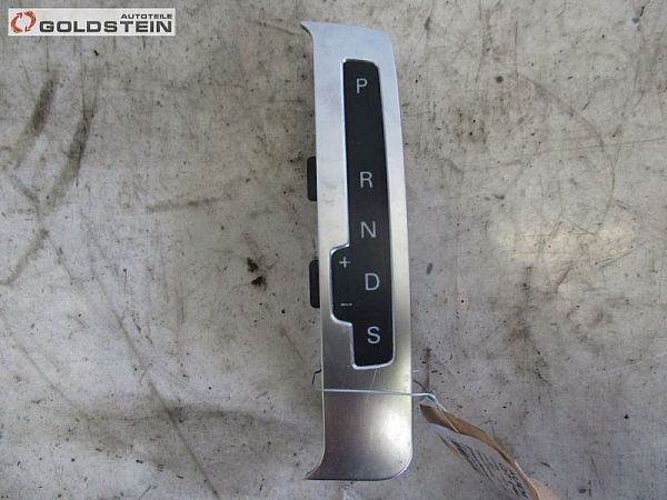 Gear shift selector indicator