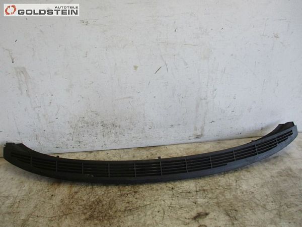 Parcel shelf grille