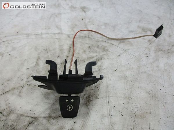 Steering wheel adjustment switch