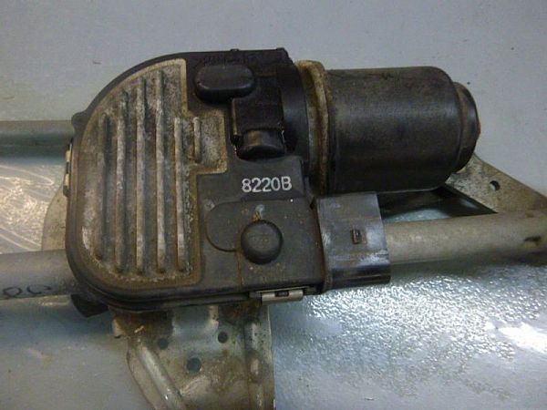 Windshield wiper linkage and motor