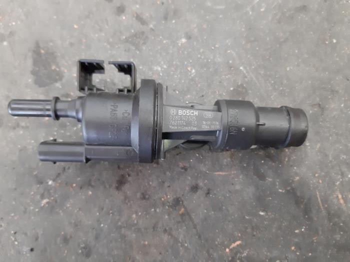 Fuel tank valve