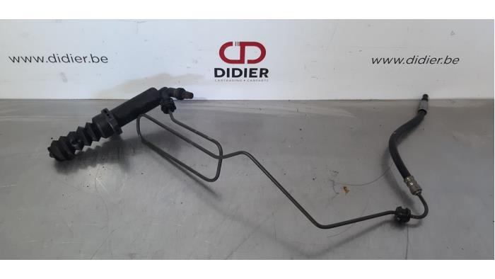 Clutch slave cylinder