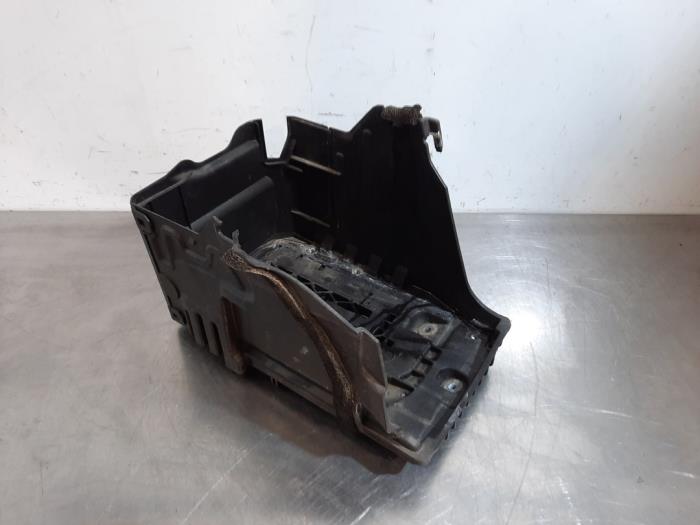 Battery box tray
