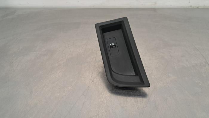 AUX-/USB-Anschluss BMW 4 Coupe (F32, F82)