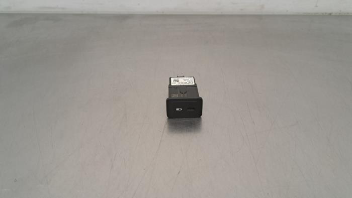 AUX-/USB-Anschluss MERCEDES-BENZ SPRINTER 3,5-t Van (B907, B910)