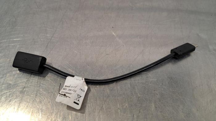 AUX-/USB-Anschluss MERCEDES-BENZ C-CLASS T-MODEL (S206)