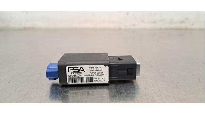AUX-/USB-Anschluss PEUGEOT 308 III (FB_, FH_, FP_, F3_, FM_)