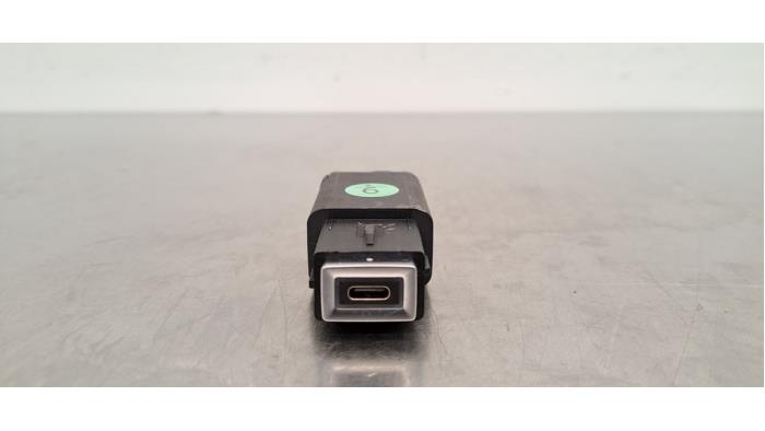 AUX-/USB-Anschluss OPEL ASTRA L (OV5)