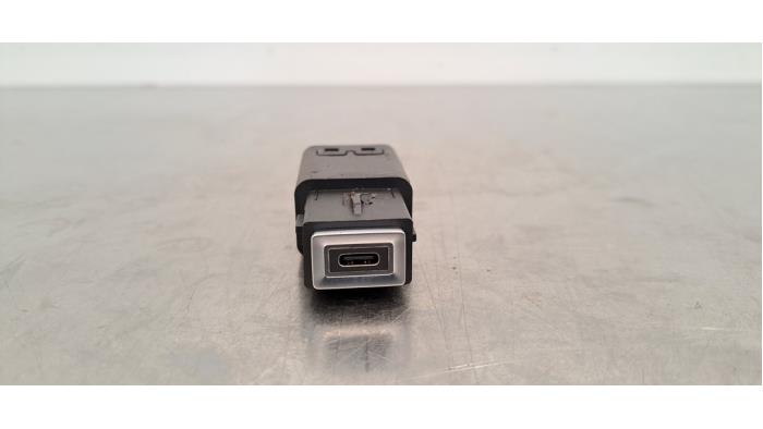 AUX-/USB-Anschluss OPEL ASTRA L (OV5)