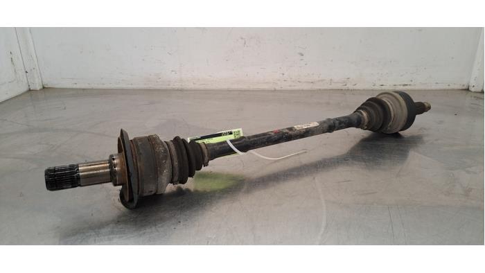 33-20-7-597-690 : Bakaksel - høyre og Drivaksel bak - Autoparts24