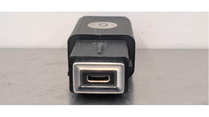 AUX-/USB-Anschluss PEUGEOT 2008 II (UD_, US_, UY_, UJ_, UR_, UC_)