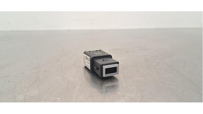 AUX-/USB-Anschluss DS DS 3 / DS 3 CROSSBACK (UR_, UC_, UJ_)