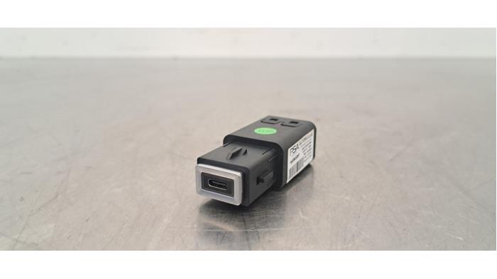 AUX-/USB-Anschluss DS DS 3 / DS 3 CROSSBACK (UR_, UC_, UJ_)