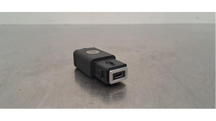 AUX-/USB-Anschluss DS DS 3 / DS 3 CROSSBACK (UR_, UC_, UJ_)