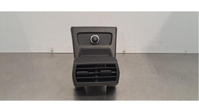 Lufteinlass - hinten AUDI A3 Sportback (8YA, 8YF)