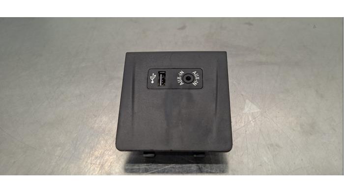 AUX-/USB-Anschluss BMW 2 Gran Tourer (F46)