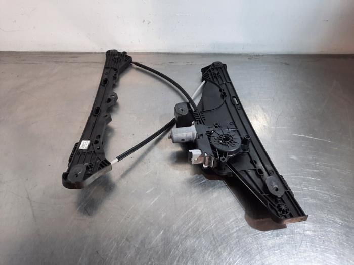 Window regulator motor PEUGEOT 2008 II (UD_, US_, UY_, UJ_, UR_, UC_)