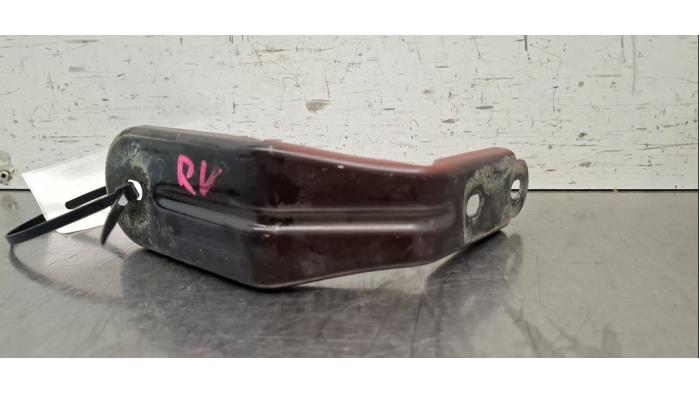 Fender mounting bracket