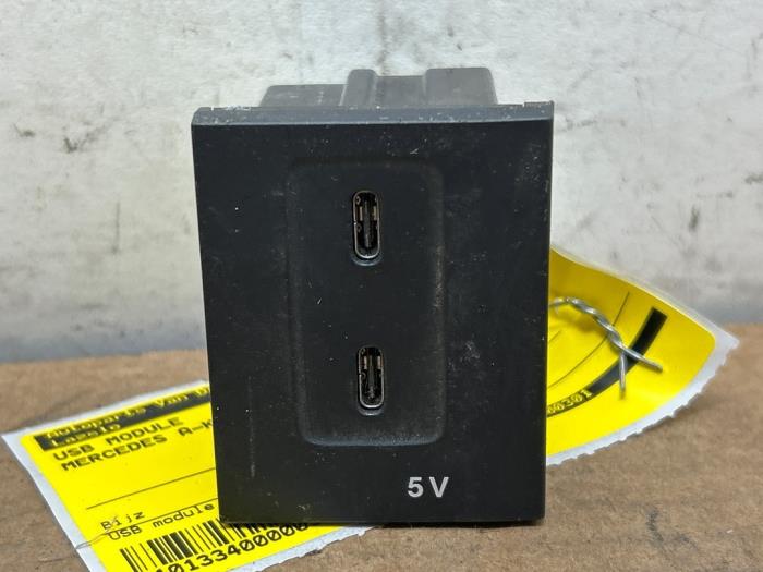 USB socket connector