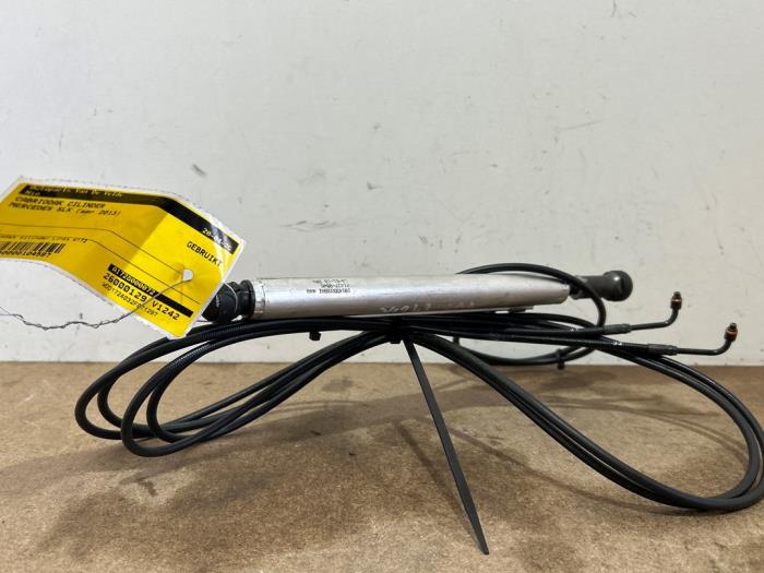 Convertible roof main ram cylinder
