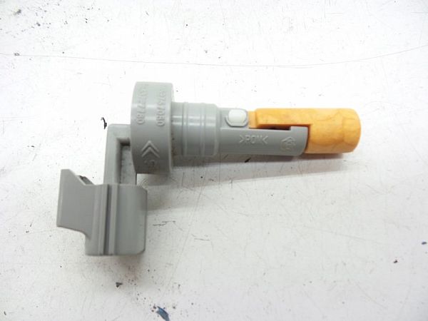 Windshield washer fluid level sensor
