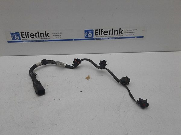 Fuel injector wires