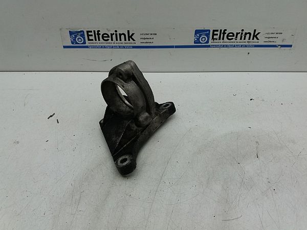 Drive shaft support bearing and bracket