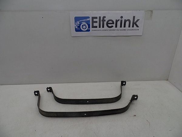 Fuel tank mounting bracket