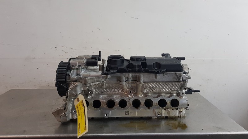 Cylinder head VOLVO V40 Hatchback (525, 526)