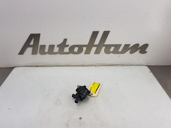 Water pump VOLVO V40 Hatchback (525, 526)