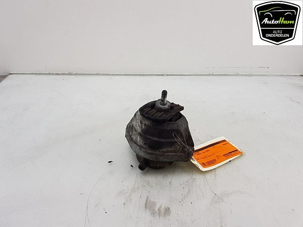 Engine mount bracket