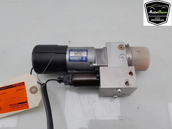 Convertible roof hydraulic pump