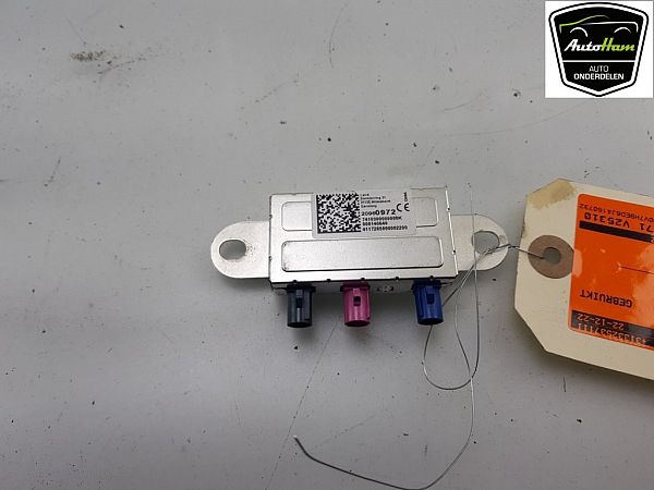 Wzmacniacz antenowy OPEL CROSSLAND X (P17)