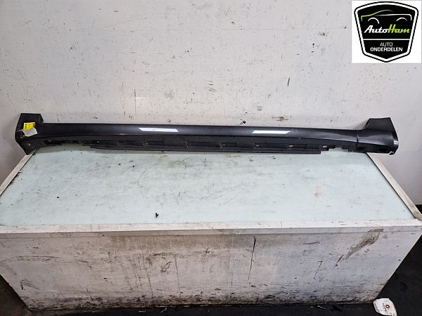 Car sill