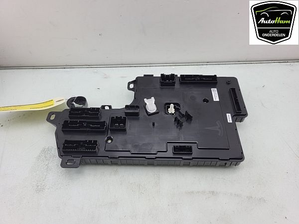 Moduł sterowania - różne TESLA MODEL 3 (5YJ3)