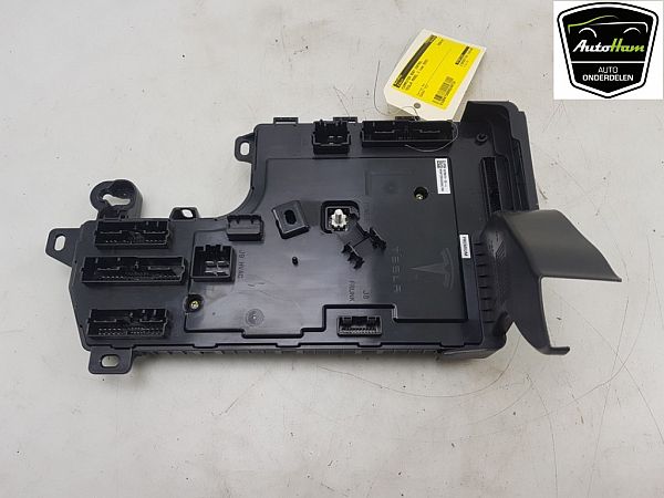 Moduł sterowania - różne TESLA MODEL 3 (5YJ3)