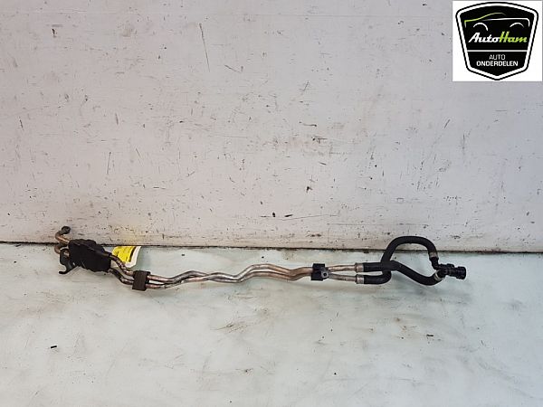 Oil cooling pipe