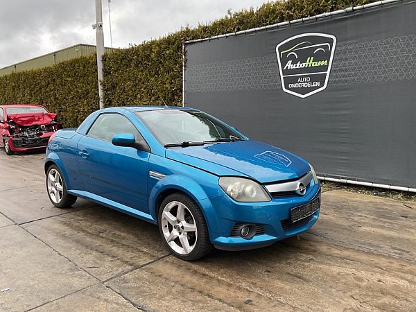 Błotnik przedni prawy OPEL TIGRA TwinTop (X04)