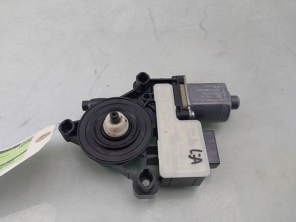Window regulator motor VW POLO VI (AW1, BZ1, AE1)