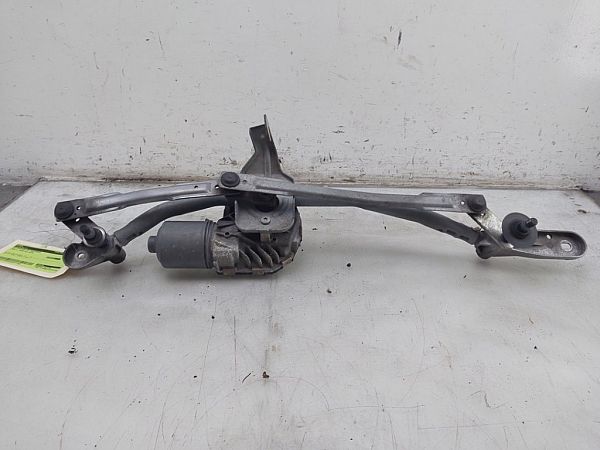 Windshield wiper linkage and motor