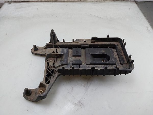 Battery box tray