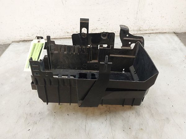 Battery box tray
