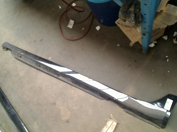 Car sill