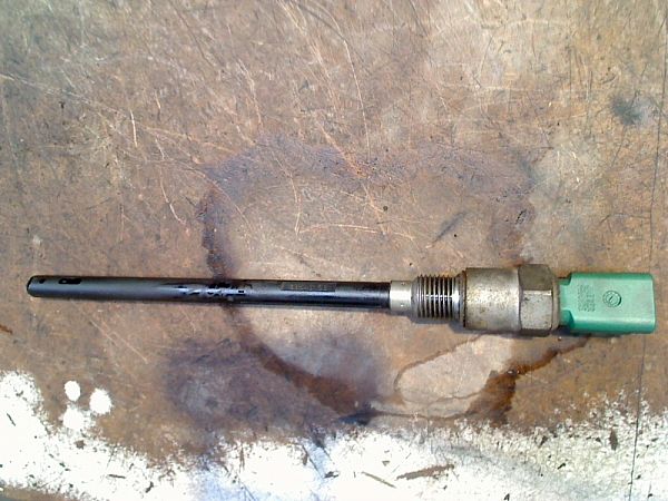 Oil level sensor