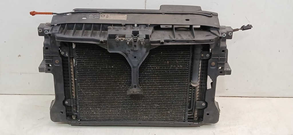 Radiator support panel