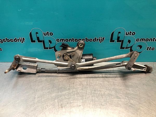 Windshield wiper linkage and motor