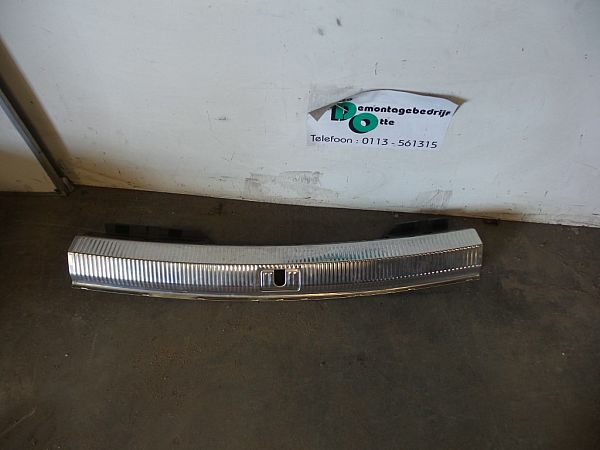 Trunk sill cover protection