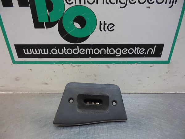 Sliding door contact joint